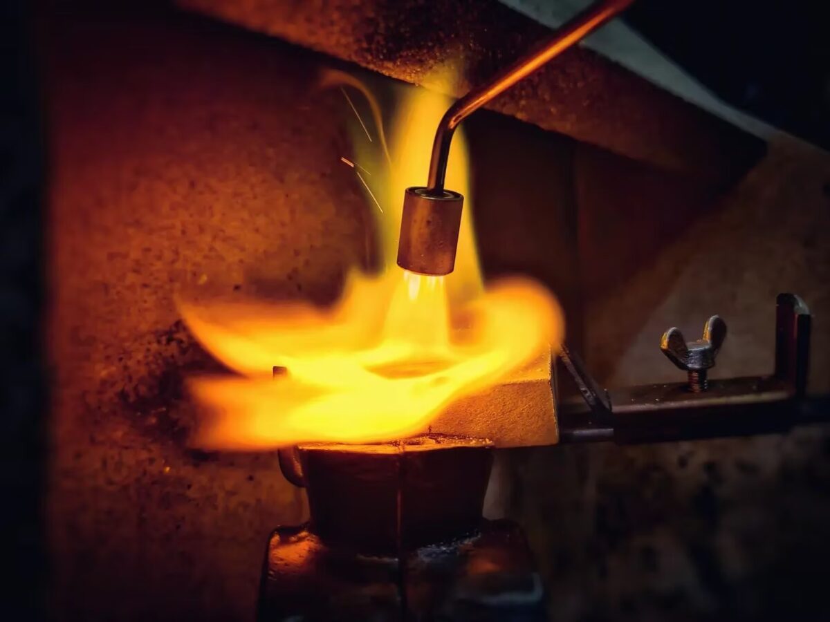 Melting metal for jewellery