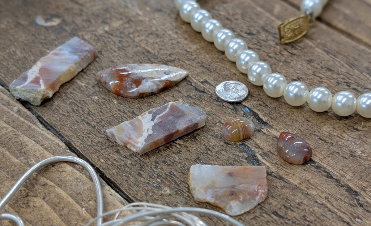 Burn Anne Agate stones and pearl necklace